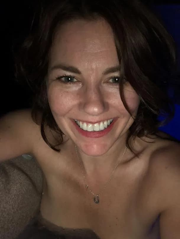 Flore - Pute à Bassou Profil de Flore, 23 ans, Pute à Bassou (Yonne)