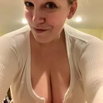 Profil de Awa, 20 ans, Pute à Beaufort-Orbagna (Jura)