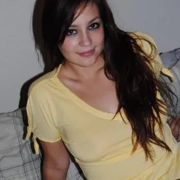 Profil de Nahla, 27 ans, Pute à Beaumont-sur-Oise (Val-d'Oise)