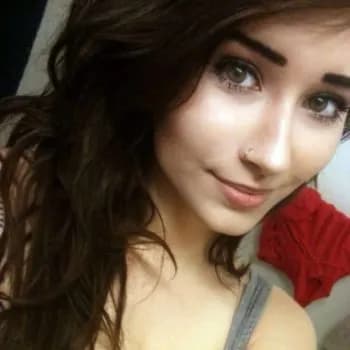 Profil de Loucia, 23 ans, Pute à Clairoix (Oise)