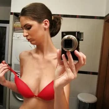 Profil de Paola, 19 ans, Pute à Bonnefamille (Isère)