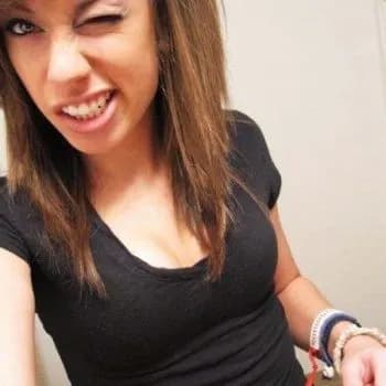 Profil de Manelle, 23 ans, Pute à Fleuré (Vienne)