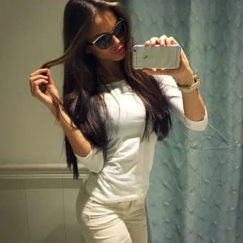 Profil de Nesrine, 27 ans, Pute à Barjac (Lozère)