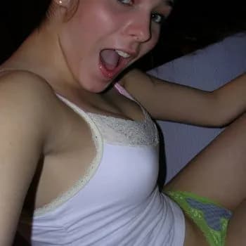 Rosalie - Pute à Ayen Profil de Rosalie, 23 ans, Pute à Ayen (Corrèze)