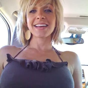 Nelya - Pute à Auzers Profil de Nelya, 22 ans, Pute à Auzers (Cantal)