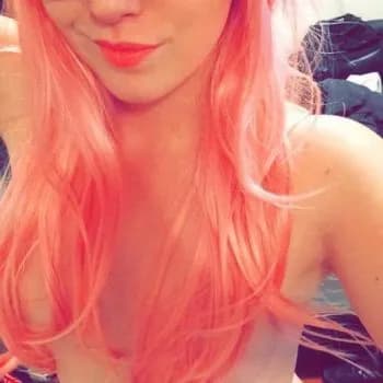 Dalia - Pute à Bassou Profil de Dalia, 19 ans, Pute à Bassou (Yonne)