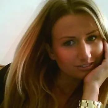 Kamilia - Pute à Acoua Profil de Kamilia, 22 ans, Pute à Acoua (Mayotte)