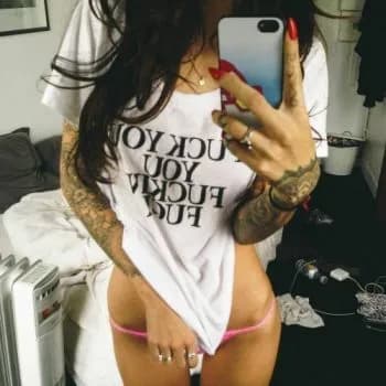 Perrine - Pute à Badens Profil de Perrine, 20 ans, Pute à Badens (Aude)