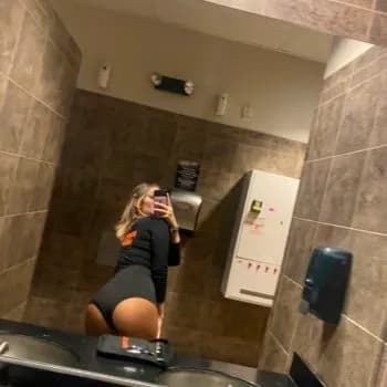 Nelly - Pute à Blandas Profil de Nelly, 31 ans, Pute à Blandas (Gard)