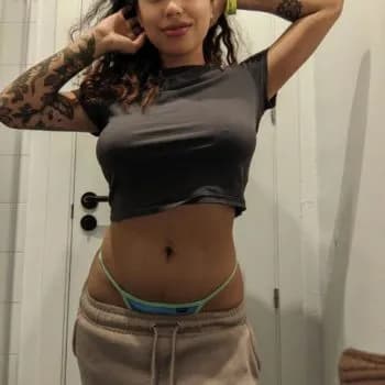 Elyah - Pute à Bazus-Neste Profil de Elyah, 20 ans, Pute à Bazus-Neste (Hautes-Pyrénées)