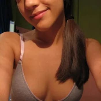 Alima - Pute à Auxerre Profil de Alima, 19 ans, Pute à Auxerre (Yonne)