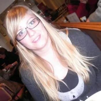 Nesrine - Pute à Baillou Profil de Nesrine, 20 ans, Pute à Baillou (Loir-et-Cher)