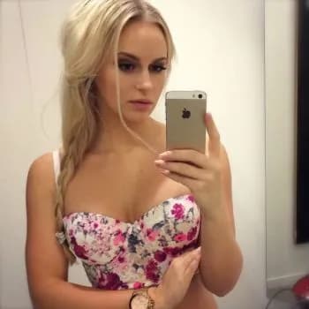 Leia - Pute à Bezouce Profil de Leia, 25 ans, Pute à Bezouce (Gard)