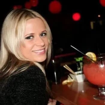 Emily - Pute à Aigrefeuille-sur-Maine Profil de Emily, 23 ans, Pute à Aigrefeuille-sur-Maine (Loire-Atlantique)