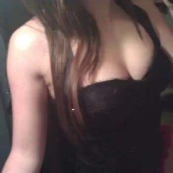 Marilou - Pute à Aramon Profil de Marilou, 23 ans, Pute à Aramon (Gard)