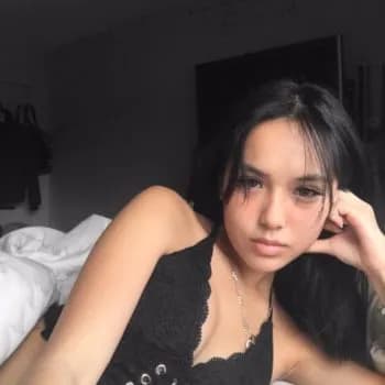 Adélia - Pute à Créteil Profil de Adélia, 21 ans, Pute à Créteil (Val-de-Marne)