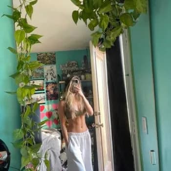 Audrey - Pute à Ancerville Profil de Audrey, 20 ans, Pute à Ancerville (Meuse)