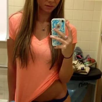 Ramata - Pute à Charly Profil de Ramata, 18 ans, Pute à Charly (Cher)