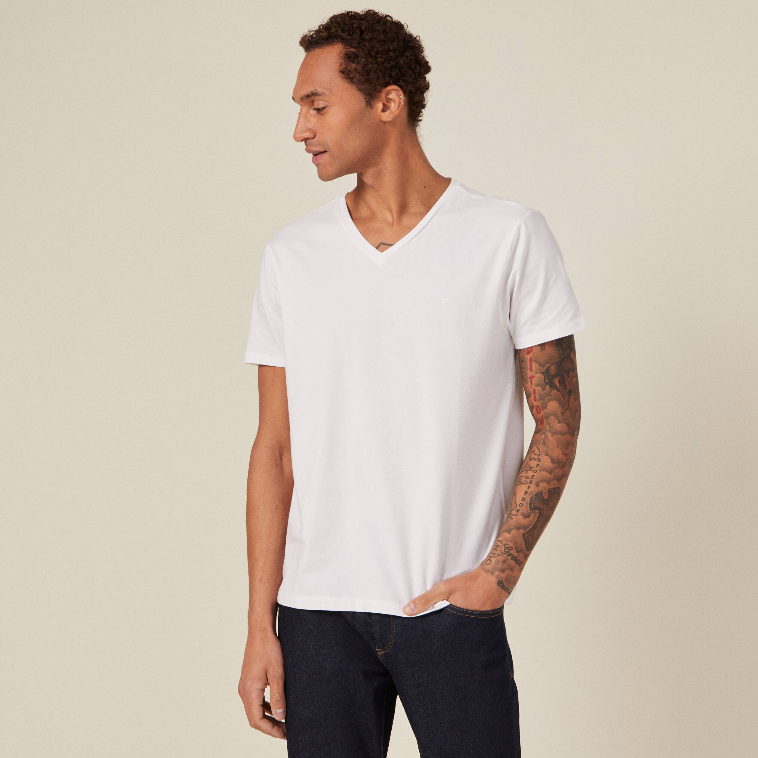 tee-shirt-col-v-homme-480vwx-1.jpg